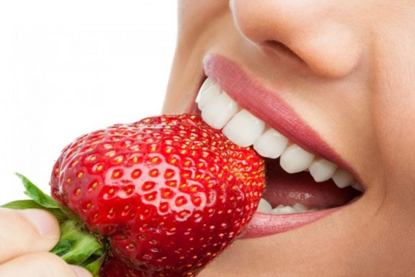 Namirnice koje vam mogu pomoći da vaši zubi uvek budu beli