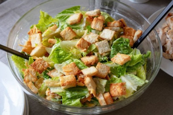 Jednostavna cezar salata – Recept	