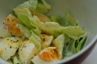  Salata sa jajima